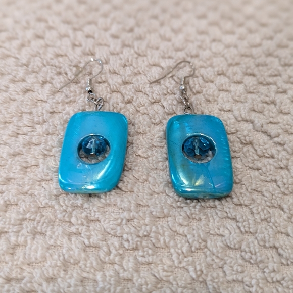 Earrings Turquoise Aqua Blue Bead Drop Silver Tone French Wire Pierced NWOT - Picture 4 of 4